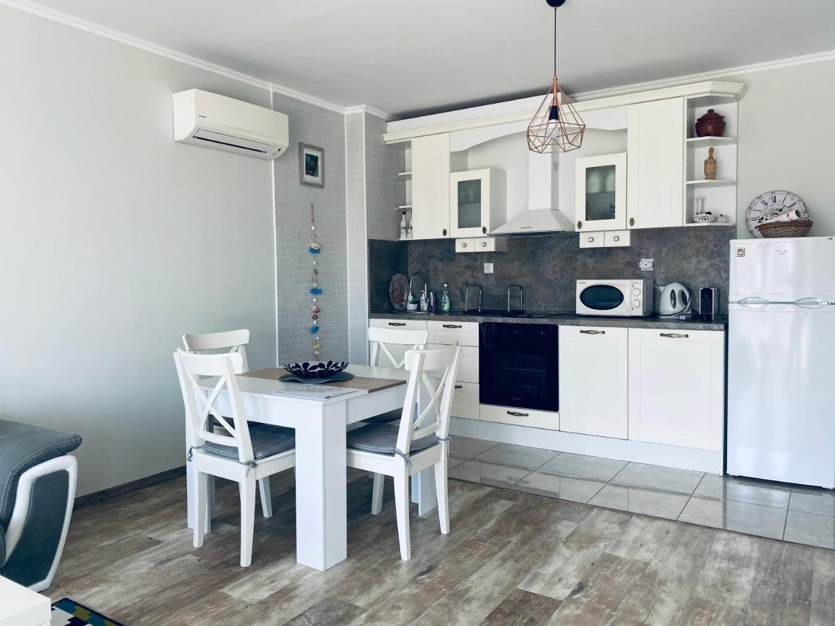 Apartments In Complex Sunny Island Deluxe Tsjernomorets Eksteriør bilde