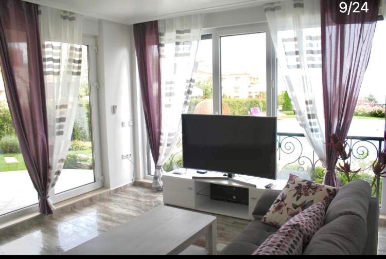 Apartments In Complex Sunny Island Deluxe Tsjernomorets Eksteriør bilde