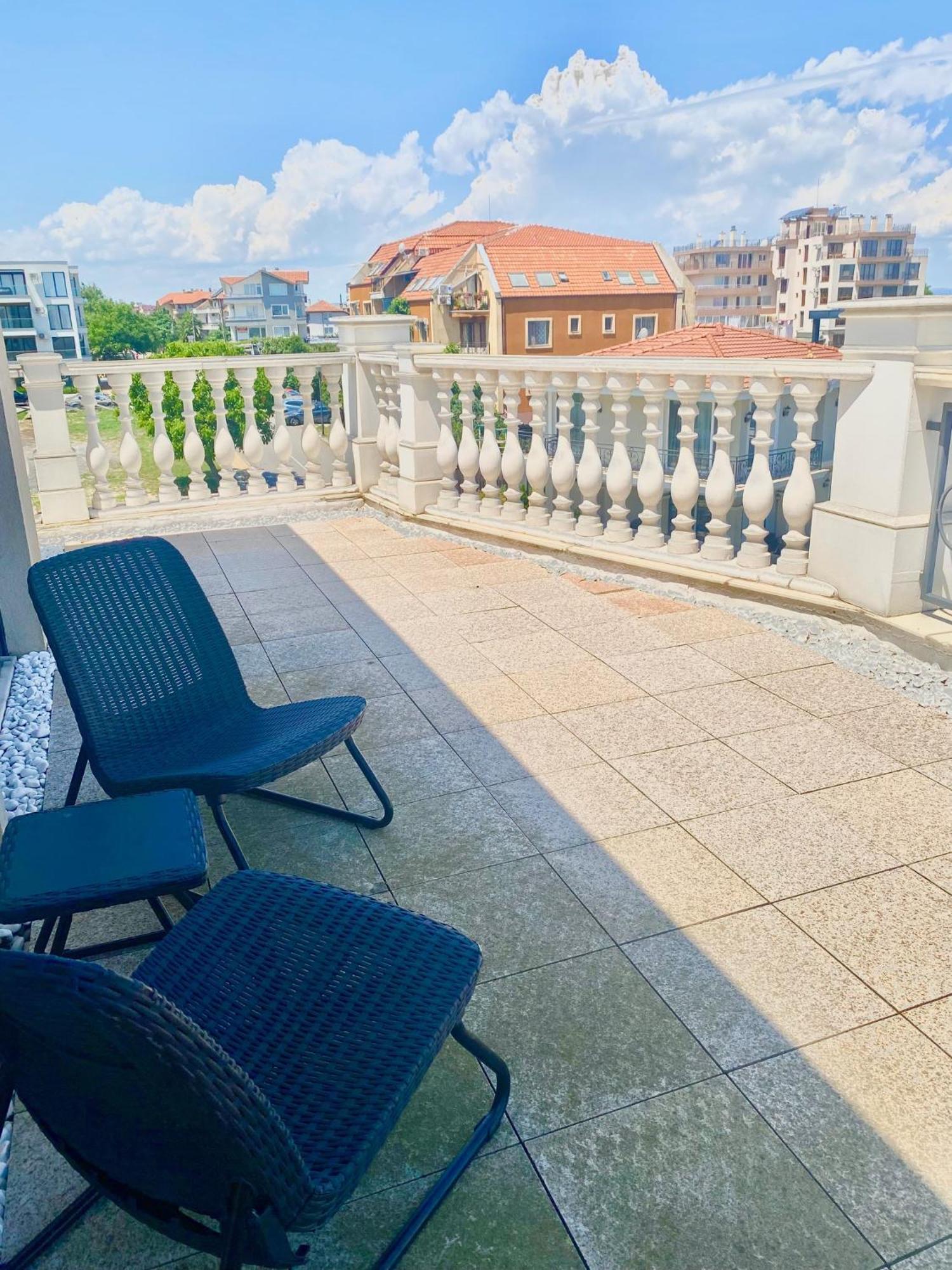 Apartments In Complex Sunny Island Deluxe Tsjernomorets Eksteriør bilde